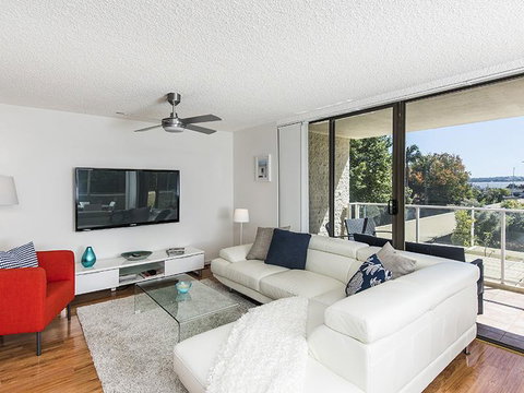 South Perth Deluxe Apartment - Go Out 24