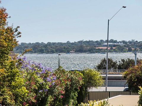 South Perth Deluxe Apartment - Go Out 26