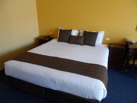 Clifton Motel & Grittleton Lodge - Pubs and Clubs 23