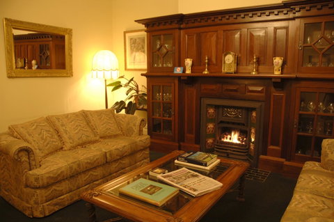 Clifton Motel & Grittleton Lodge - Pubs and Clubs 15