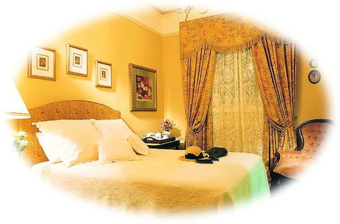 Clifton Motel & Grittleton Lodge - Pubs and Clubs 1