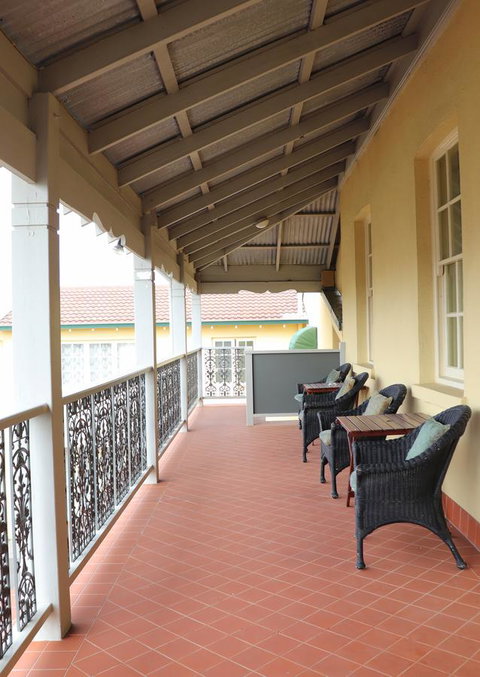 Clifton Motel & Grittleton Lodge - Pubs and Clubs 8