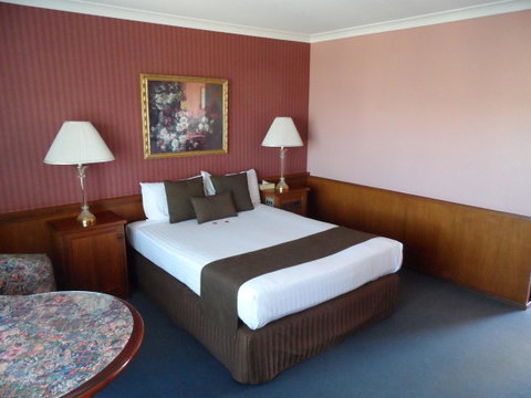 Clifton Motel & Grittleton Lodge - Pubs and Clubs 20