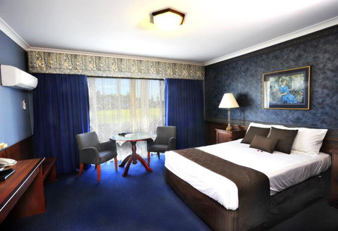 Clifton Motel & Grittleton Lodge - Pubs and Clubs 33