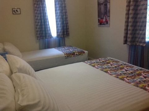 Clifton Motel & Grittleton Lodge - Pubs and Clubs 35