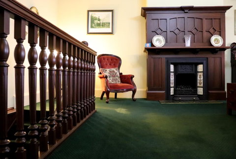 Clifton Motel & Grittleton Lodge - Pubs and Clubs 7