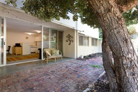 Retro Central Claremont Oasis - Pubs and Clubs 1