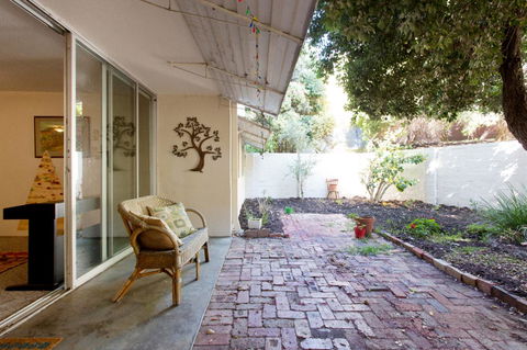 Retro Central Claremont Oasis - Pubs and Clubs 6