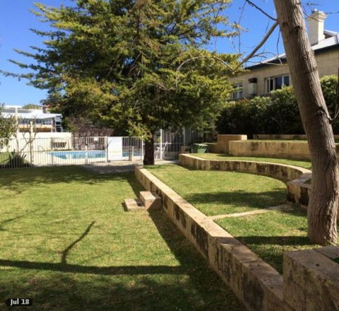 Retro Central Claremont Oasis - Pubs and Clubs 13