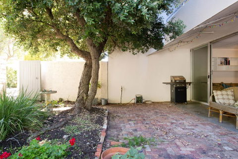 Retro Central Claremont Oasis - Pubs and Clubs 5