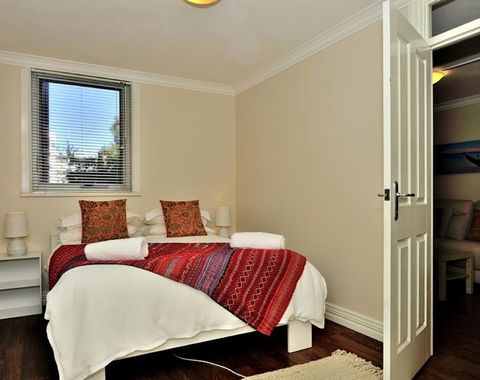 Mollies - Central Fremantle 1 Bedroom Apartment - Pubs and Clubs 6