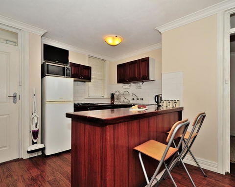Mollies - Central Fremantle 1 Bedroom Apartment - Pubs and Clubs 2