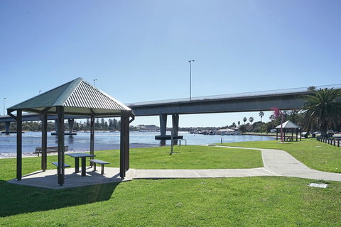 Freo Apartment - Pubs and Clubs 10
