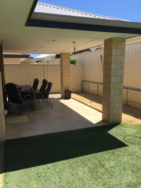 Shiraz Heights - Pubs and Clubs 17