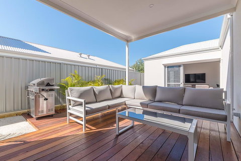 Karrinyup Waters Luxury House Rental - Pubs and Clubs 17