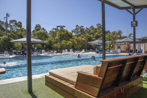 Karrinyup Waters Luxury House Rental - Pubs and Clubs 16