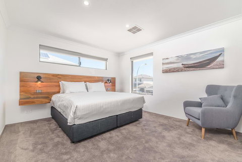 Karrinyup Waters Luxury House Rental - Pubs and Clubs 5