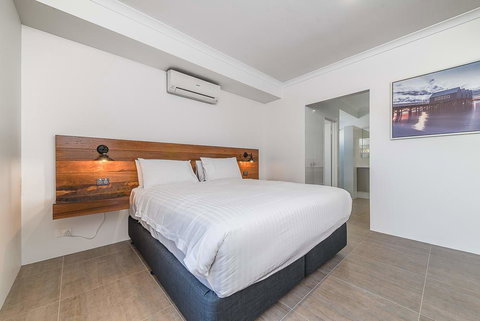 Karrinyup Waters Luxury House Rental - Pubs and Clubs 19