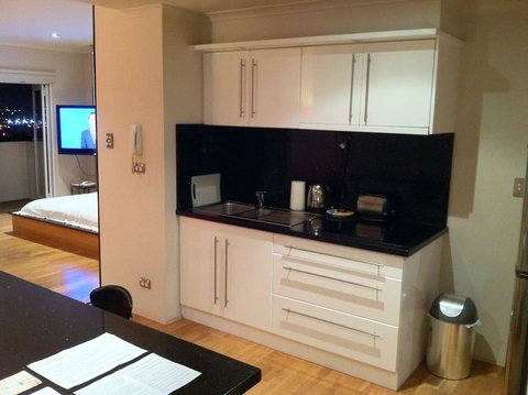 Colin St Apartment - Pubs and Clubs 3