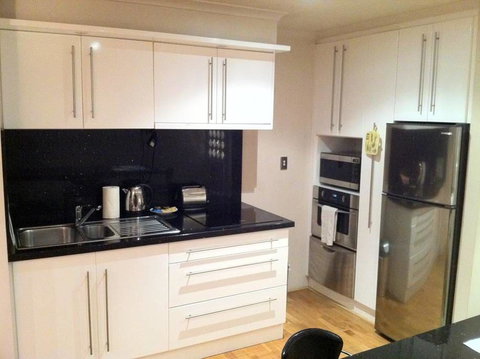 Colin St Apartment - Pubs and Clubs 6