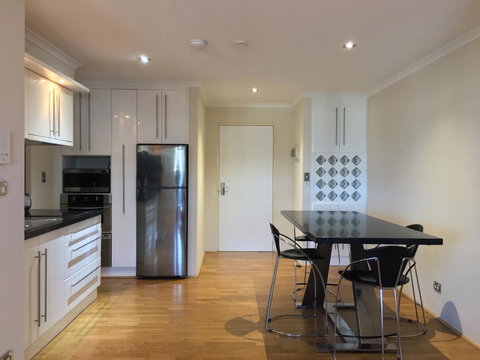 Colin St Apartment - Pubs and Clubs 4