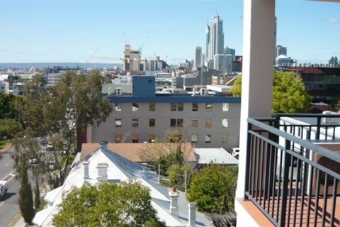 Colin St Apartment - Pubs and Clubs 0