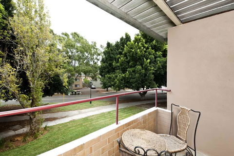 Cunningham Terrace 8 - Go Out 0
