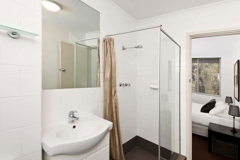 Cunningham Terrace 8 - Go Out 2