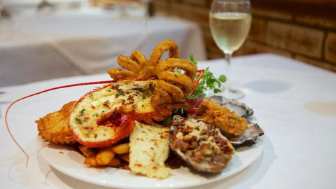 Pinnacles Edge Resort - Pubs and Clubs 14