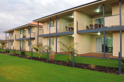 Pinnacles Edge Resort - Pubs and Clubs 22