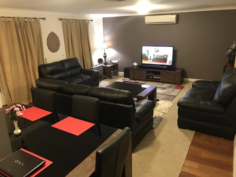 Master Room With Attachd Bath - Go Out 3