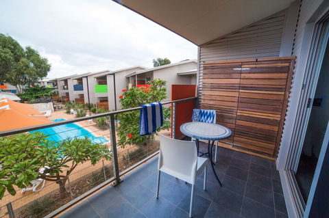 Onslow Beach Resort - Pubs and Clubs 17
