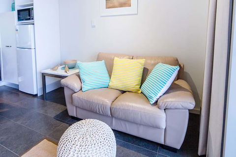 Onslow Beach Resort - Pubs and Clubs 9