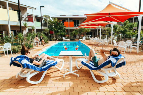 Onslow Beach Resort - Pubs and Clubs 2