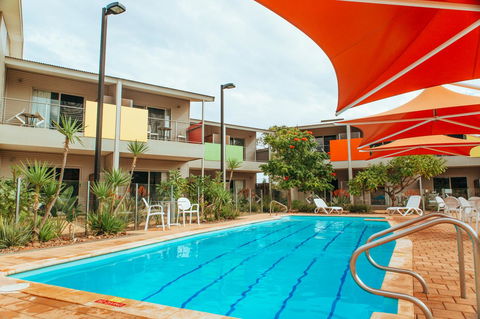 Onslow Beach Resort - Pubs and Clubs 1