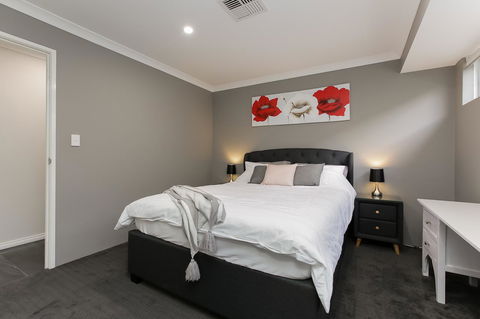 Perth Comfy Stays - Pubs and Clubs 29