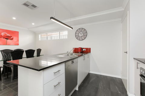 Perth Comfy Stays - Pubs and Clubs 14