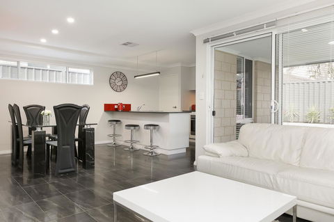 Perth Comfy Stays - Pubs and Clubs 23