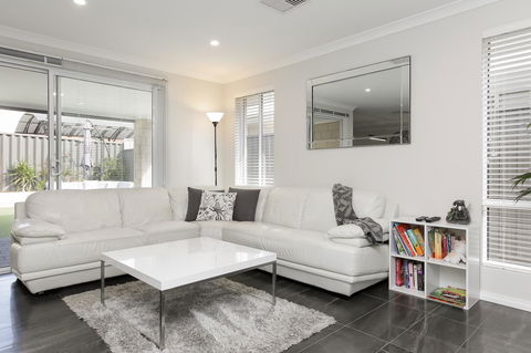 Perth Comfy Stays - Pubs and Clubs 5