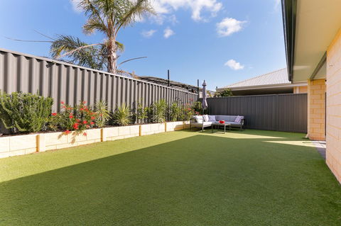 Perth Comfy Stays - Pubs and Clubs 10