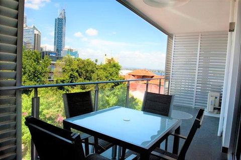 Scene Apartment 11 - Go Out 1