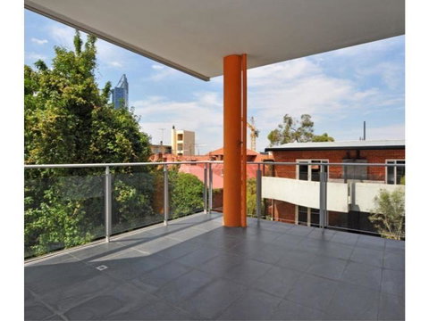 Scene Apartment 11 - Go Out 4