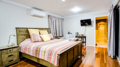 Mullaloo B & B - Pubs and Clubs 23