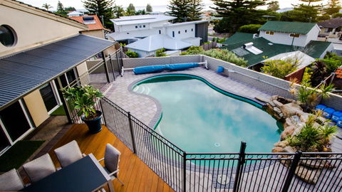Mullaloo B & B - Pubs and Clubs 12