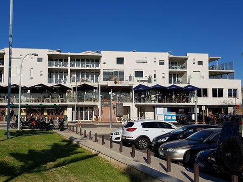 Mullaloo B & B - Pubs and Clubs 1