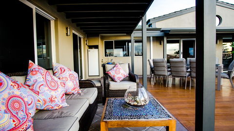 Mullaloo B & B - Pubs and Clubs 0
