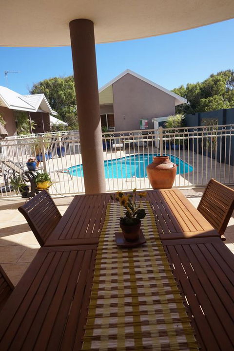 Gecko Lodge Kalbarri - Pubs and Clubs 22