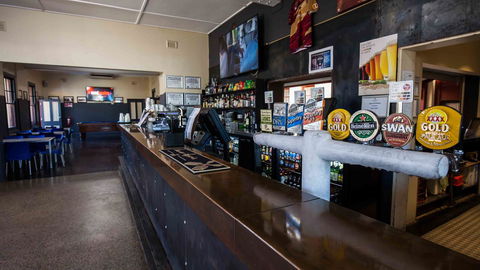 Beadon Bay Hotel - Pubs and Clubs 14
