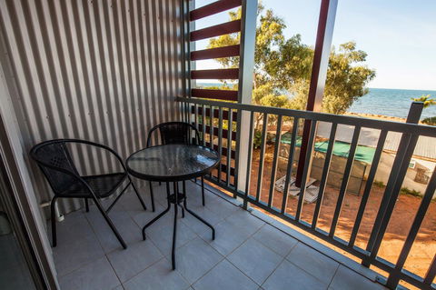 Beadon Bay Hotel - Pubs and Clubs 7