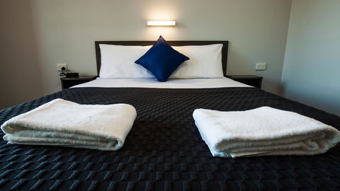 Beadon Bay Hotel - Pubs and Clubs 5